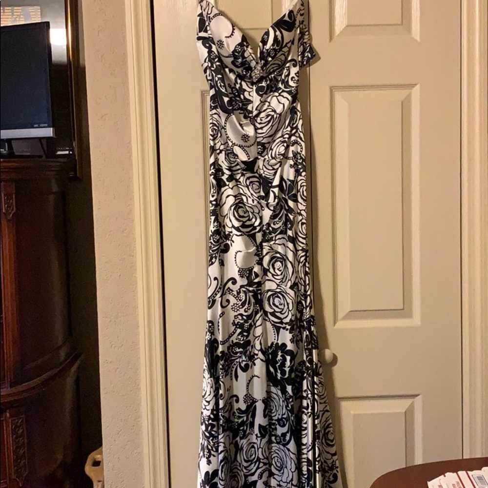 Prom dress with sweatheart neck line